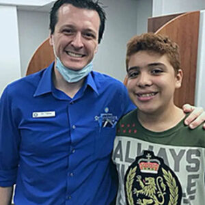 Dr. Taylor, the best orthodontist in the Rio Grande Valley, with a patient
